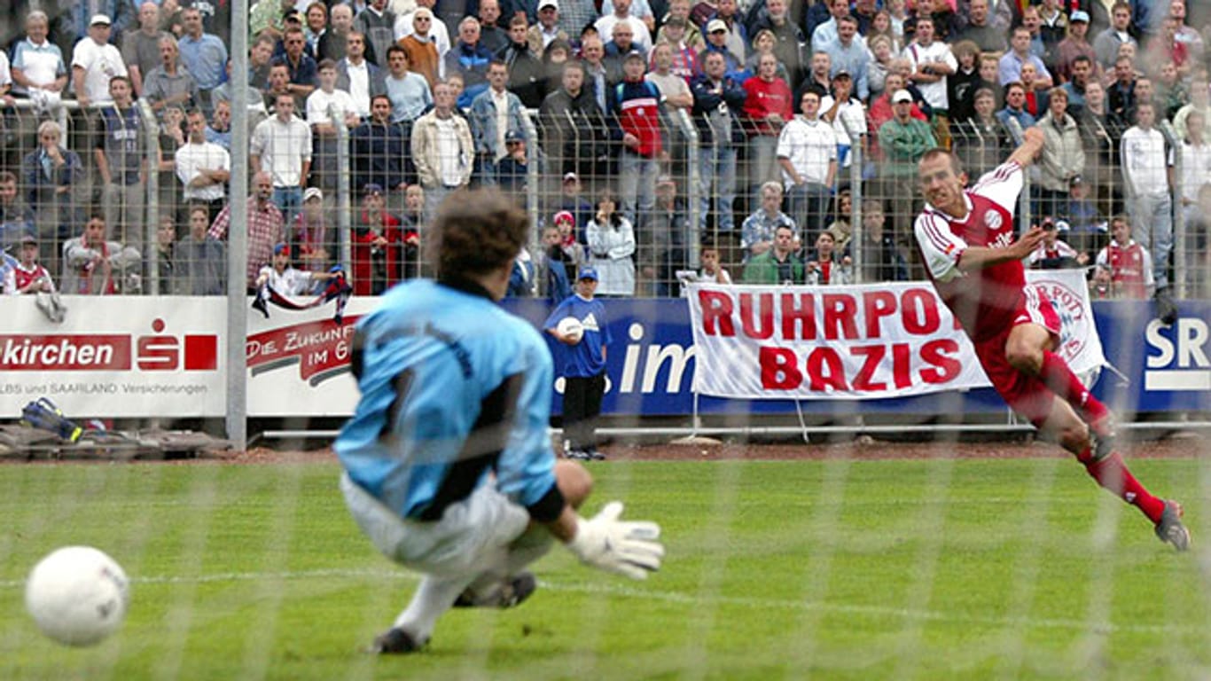 Das letzte große Spiel im Ellenfeldstadion: Borussia Neunkirchen verliert 2003 im DFB-Pokal gegen Bayern München.