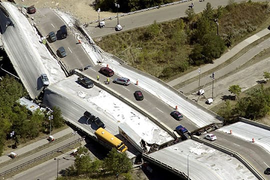 Die 2007 eingestürzte Mississippi-Brücke in Minneapolis, Minnesota.
