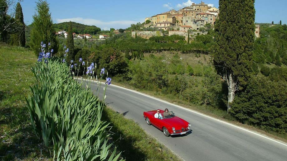 Alfa Romeos in der Toskana - sie gilt als eine der schönsten Landschaften Italiens.