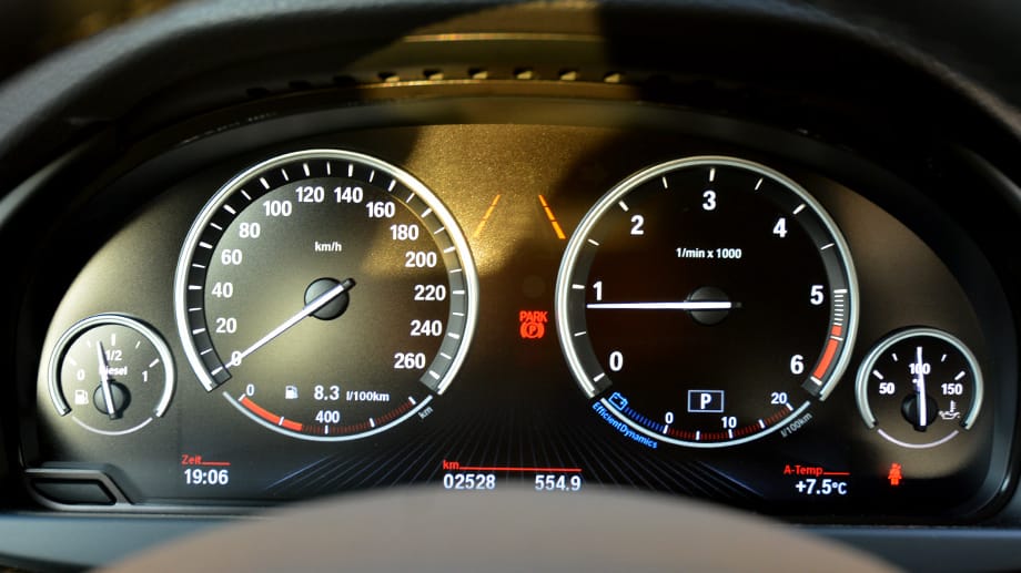 Fünf glasklare Rundinstrumente - so kennen wir BMW-Cockpits.