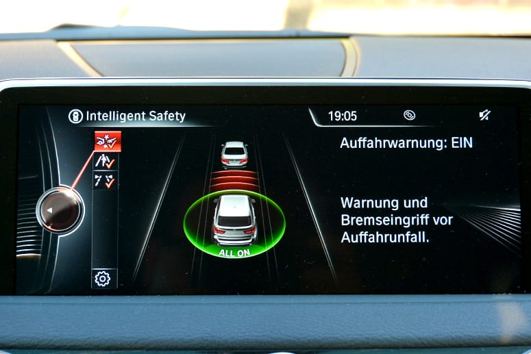 Sinnvolles Assistenzsystem ist der Bremseingriff bei einem drohenden Unfall.