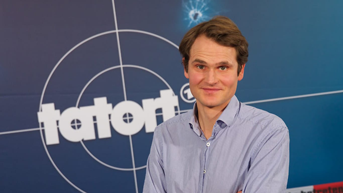 "Tatort"-Neuzugang Fabian Hinrichs kritisiert die Öffentlich-Rechtlichen.