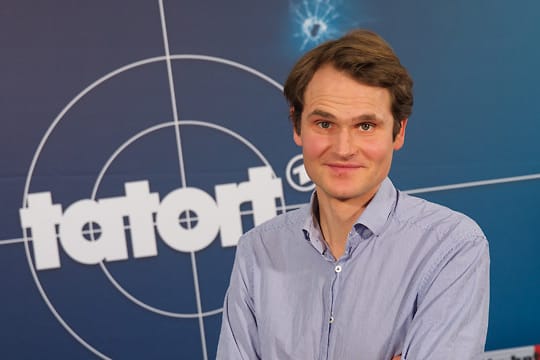 "Tatort"-Neuzugang Fabian Hinrichs kritisiert die Öffentlich-Rechtlichen.