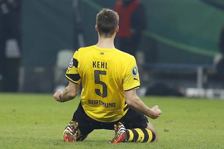 Sebastian Kehl jubelt nach seinem Traumtor vor der Dortmunder Südkurve.