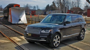 Der Range Rover Autobiography 5.0L Supercharged V8-Benziner LWB kostet 137.710 Euro. Er zählt zu den luxuriösesten SUV auf dem Markt.