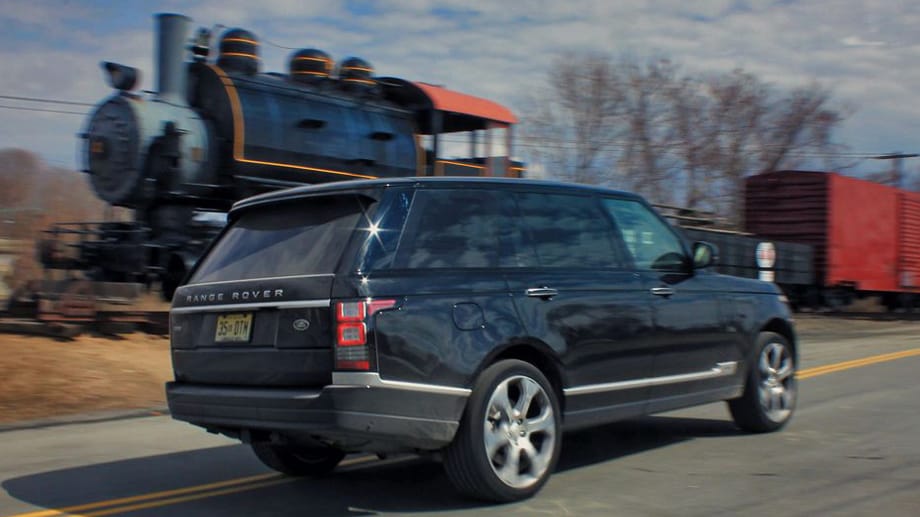 Dank des 510 PS starken Motors schafft der Range Rover Autobiography eine Höchstgeschwindigkeit von 250 km/h.