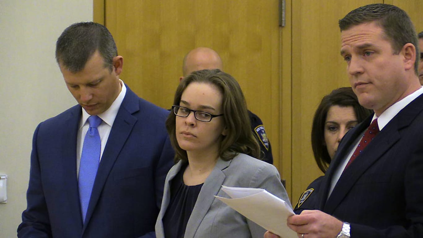 Münchhausen-Stellvertreter-Syndrom: Die Amerikanerin Lacey Spears ist zu 20 Jahren Haft verurteilt worden, weil sie ihren Sohn mit einer Überdosis Salz vergiftete.