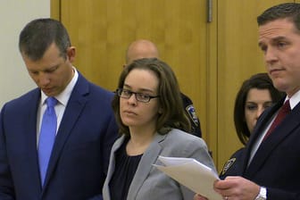 Münchhausen-Stellvertreter-Syndrom: Die Amerikanerin Lacey Spears ist zu 20 Jahren Haft verurteilt worden, weil sie ihren Sohn mit einer Überdosis Salz vergiftete.