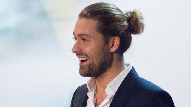 David Garrett machte den Männer-Dutt mit Anzug salonfähig.