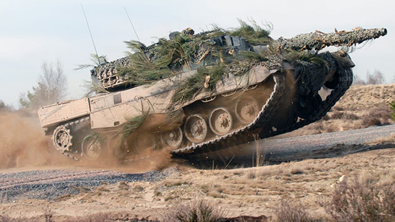 Zukünftig sollen der Bundeswehr 328 Kampfpanzer vom Typ Leopard 2 zur Verfügung stehen.