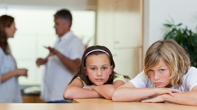 Nach einer Trennung teilen sich immer mehr Eltern die Kinderbetreuung zu gleichen Teilen.