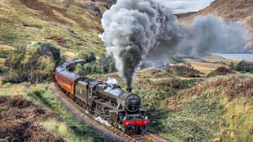 Der Jacobite Steam Train ist der letzte Dampfzug Schottlands. Seit gut 30 Jahren fährt er durch die Highlands, von Fort William nach Mallaig.