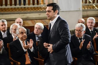 Die Tsipras-Regierung dementiert Neuwahlpläne für Griechenland.