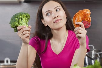 Aus gesundheitlicher Sicht spricht nichts dagegen, Fleisch zu essen. Experten raten jedoch zu einem moderaten Konsum.