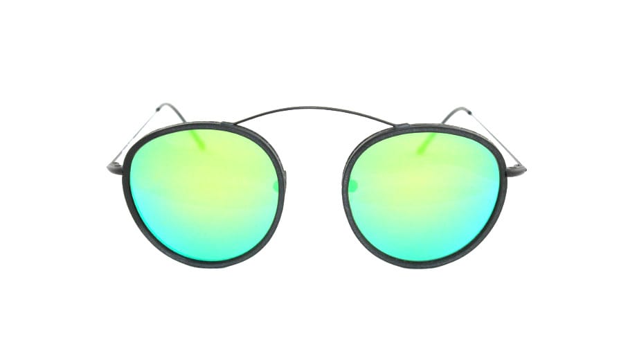 Runde Formen à la John Lennon sind auch bei Sonnenbrillen in diesem Sommer angesagt. Das ultraleichte Modell von Spektre für 179 Euro kommt mit bunt verspiegelten Gläsern.