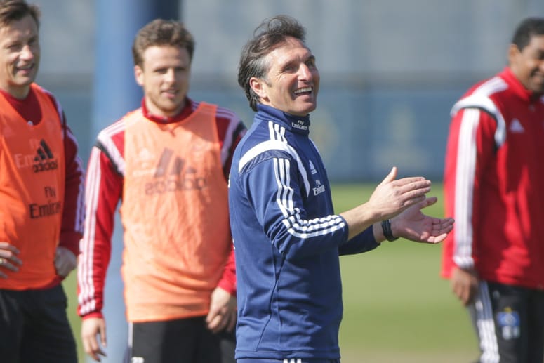 Bruno Labbadia leitete bereits die erste Trainingseinheit beim HSV.