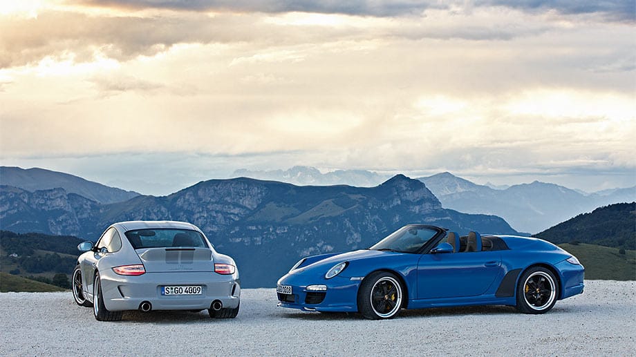 Dazu zählten zum Beispiel der 911 Sport Classic von 2009 (l) mit "Entenbürzel" und Doppelkuppel-Dach und der 911 Speedster, der ein Jahr später Weltpremiere feierte.