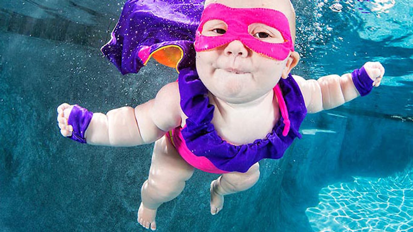 Babys sind unter Wasser in ihrem Element.