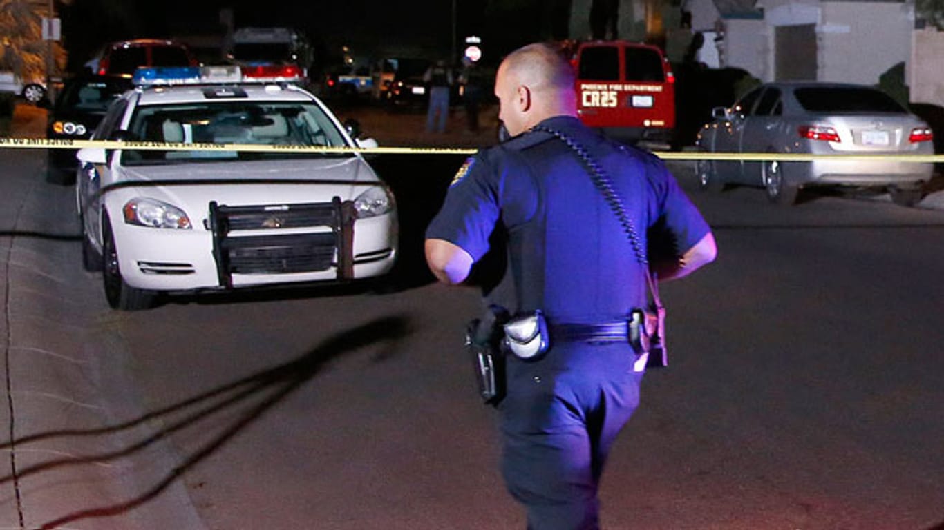 Einem Familienstreit in der US-Stadt Phoenix im Bundesstaat Arizona sind fünf Menschen zum Opfer gefallen.