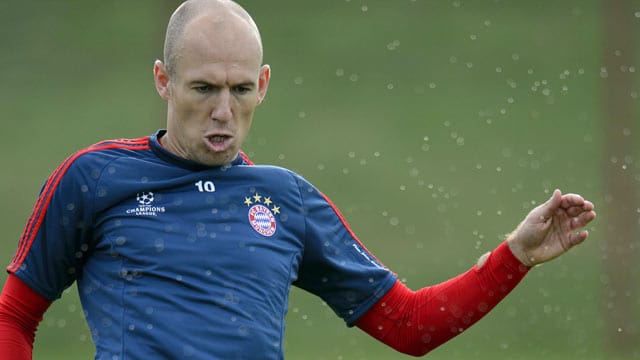 Arjen Robben hat das Training auf dem Fußballplatz wieder aufgenommen.