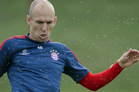 Arjen Robben hat das Training auf dem Fußballplatz wieder aufgenommen.