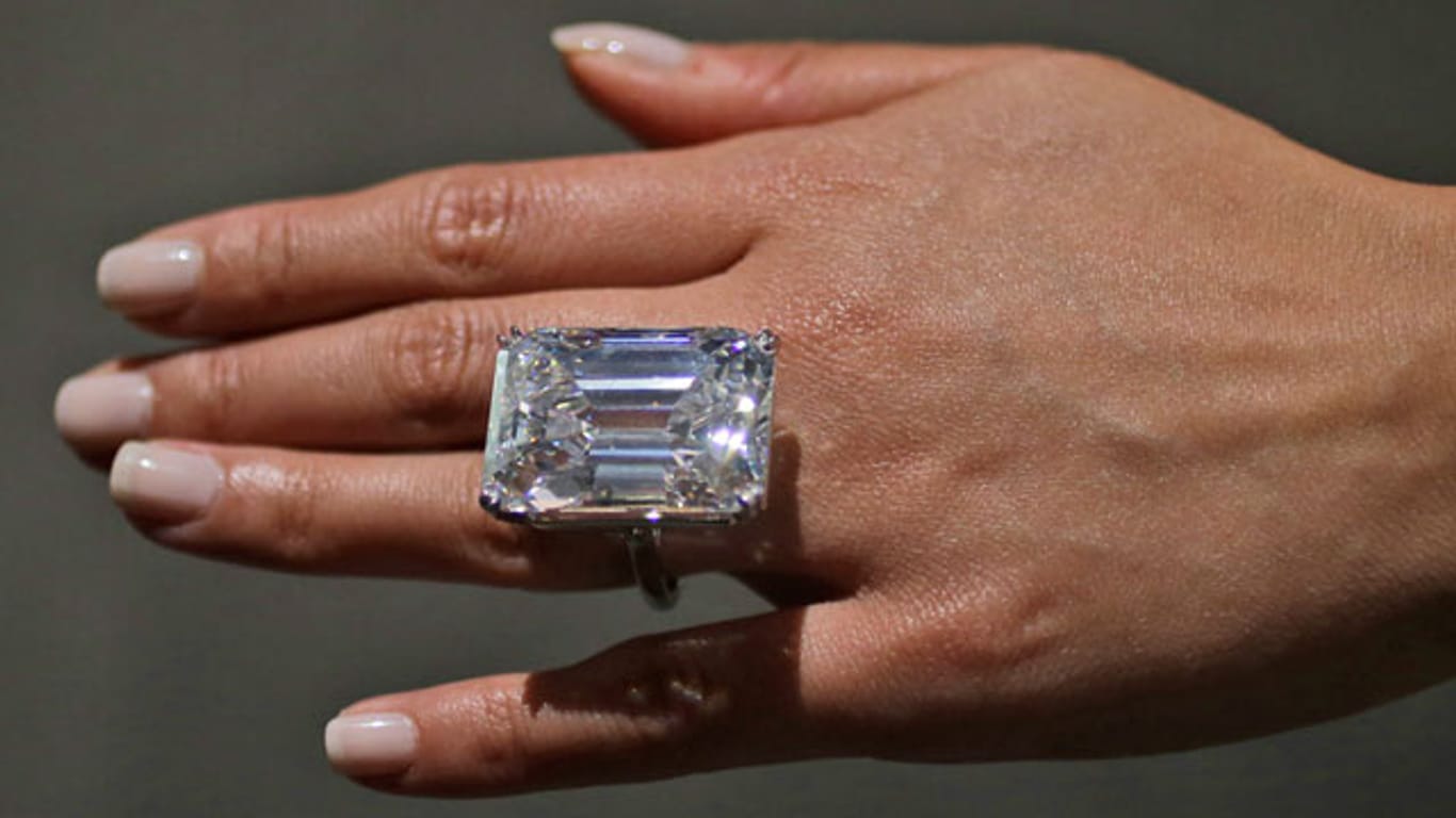 "Weißer als weiß" - so präsentierte Sotherby's den Diamanten vor der Versteigerung.