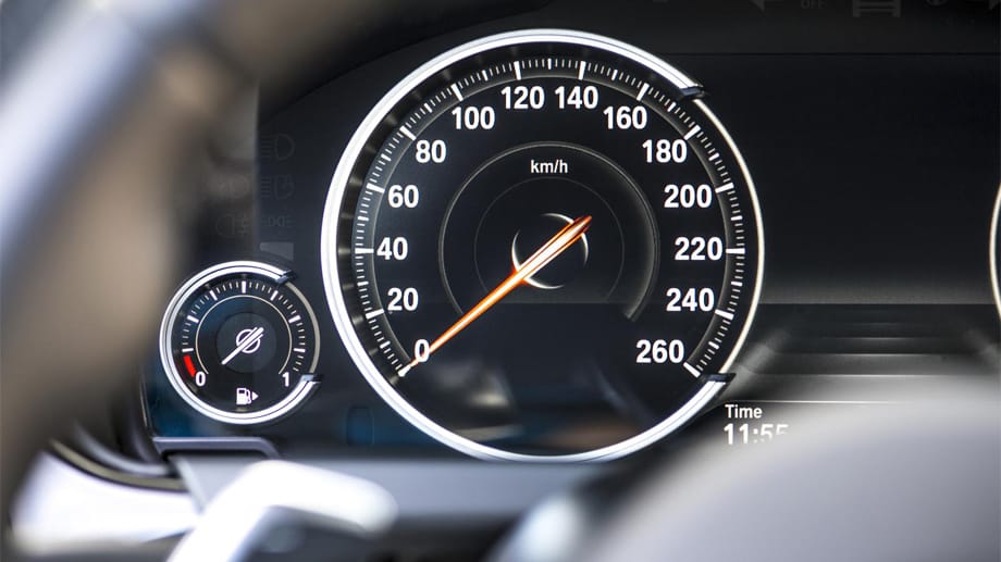 Von 0 auf Tempo 100 kommt der 650i in 4,6 Sekunden (bei Allradantrieb: 4,4 Sekunden). Das sind Werte wie beim Porsche 911.