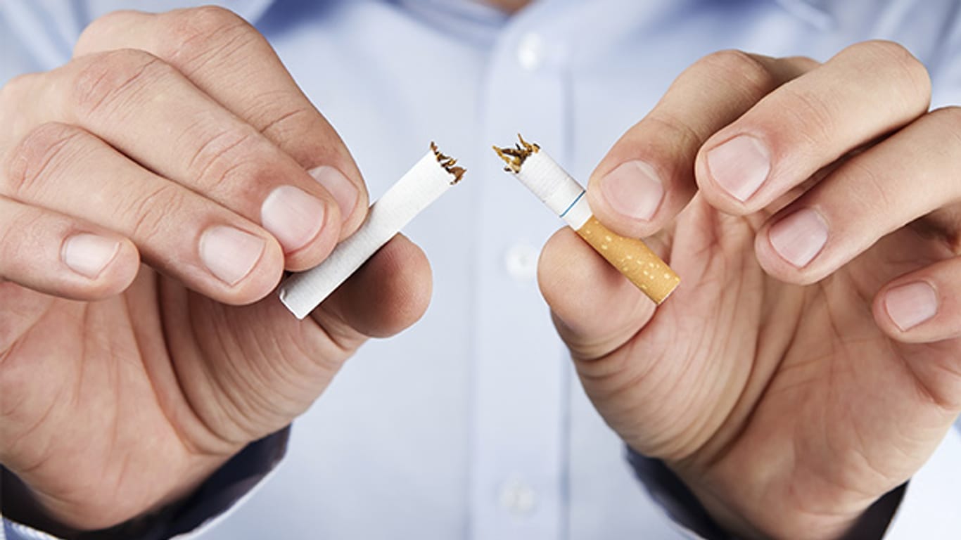 Wer mit dem Rauchen aufhört, senkt sein Herzinfarktrisiko - auch noch mit 60.