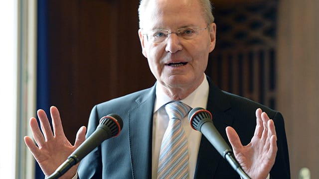 Führungszoff bei der AfD: Vize Hans-Olaf Henkel tritt aus dem Bundesvorstand zurück.