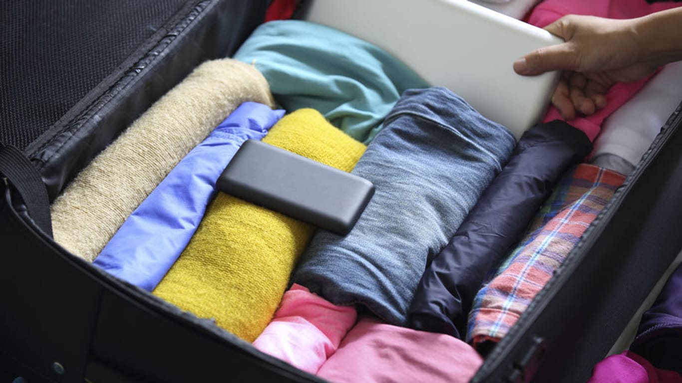 Kleiner Trick: Gerollt verbrauchen Klamotten weniger Platz im Koffer
