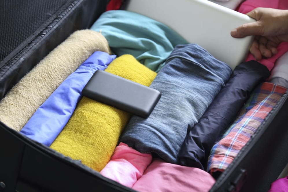 Kleiner Trick: Gerollt verbrauchen Klamotten weniger Platz im Koffer