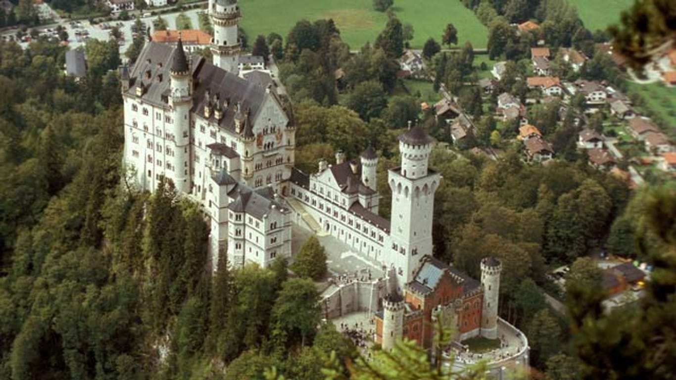 Das traumhafte Schloss Neuschwanstein wurde nach dem Vorbild der Wartburg errichtet.