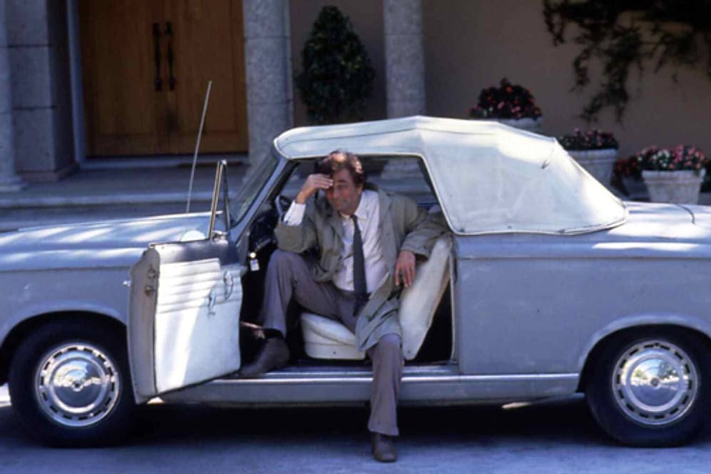 Inspektor Columbo in seinem legendären Peugeot 403
