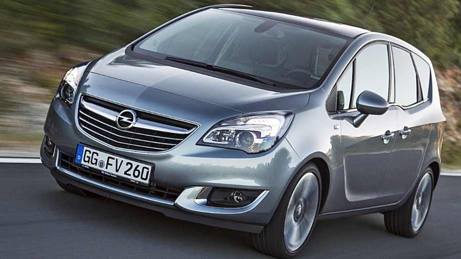 Kompakt-Vans: Der Opel Meriva (4,30 Meter, 16.200 Euro) bietet zudem dank gegenläufiger Türen bequemen Einstieg im Fond.