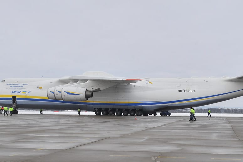 Die Antonow AN-225, auch "Mrija" genannt, ist das größte Flugzeug der Welt.