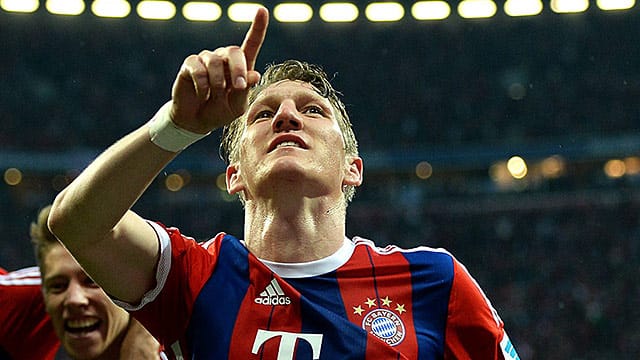 Bastian Schweinsteiger jubelt nach seinem Siegtreffer gegen Hertha BSC.