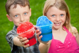 Eine tolle Idee für den nächsten Kindergeburtstag: Selbstgemachtes Slush Eis.