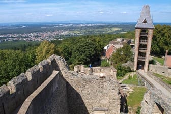 Der Rundum-Blick von der Burg Frankenstein reicht bei guter Sicht bis zum Taunus, Spessart und dem Pfälzer Bergland.