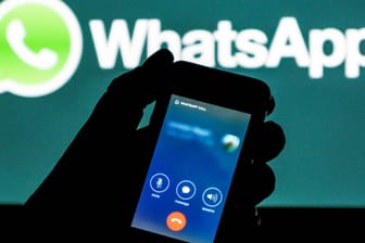 Die neue Telefonfunktion von WhatsApp verstößt offenbar gegen den Datenschutz.