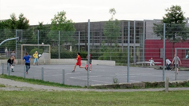 Bolzplatz - für Anwohner oftmals ein lärmendes Ärgernis.