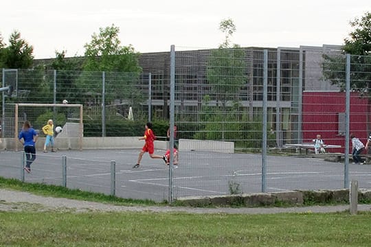 Bolzplatz - für Anwohner oftmals ein lärmendes Ärgernis.