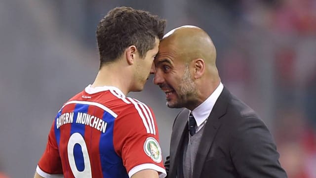 Trainer Pep Guardiola (re.) gehen die Spieler aus. Robert Lewandowski (li.) soll daher trotz Nasenbein- und Kieferbruch gegen den FC Barcelona im Halbfinale der Champions League spielen. Trainer Pep Guardiola (re.) gehen die Spieler aus. Robert Lewandowski (li.) soll daher trotz Nasenbein- und Kieferbruch gegen den FC Barcelona im Halbfinale der Champions League spielen.