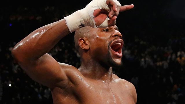 Floyd Mayweather triumphiert im "Boxkampf des Jahrhunderts".