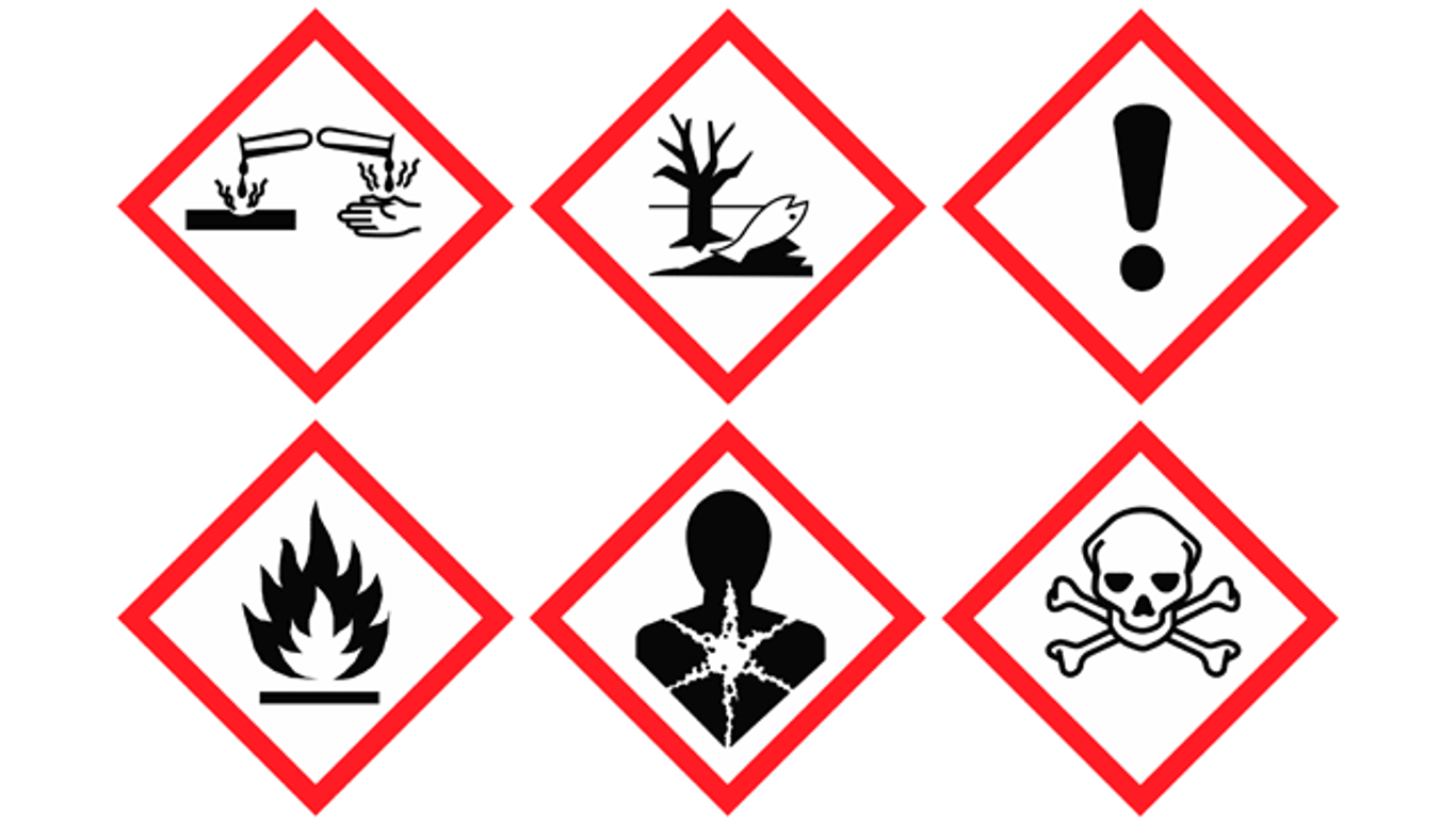 Früher waren die Warnhinweise auf Putzmitteln, Lacken und Sprays orange. Jetzt werden die Symbole weltweit vereinheitlicht.