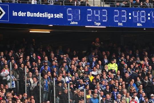 Immer am Laufen: Die Bundesliga-Uhr des Hamburger SV, hier beim Spiel gegen den FC Augsburg im April.