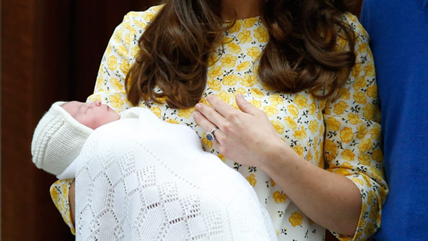 Prinzessin und Promi: Williams und Kates Tochter nur Stunden nach ihrer Geburt.