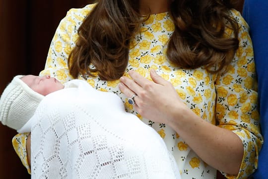 Prinzessin und Promi: Williams und Kates Tochter nur Stunden nach ihrer Geburt.