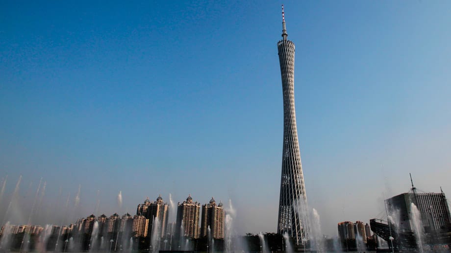 Der "Canton Tower" im chinesischen Guangzhou misst bis zur Spitze 600 Meter. Seine höchste Aussichtsplattform liegt auf 488 Metern.