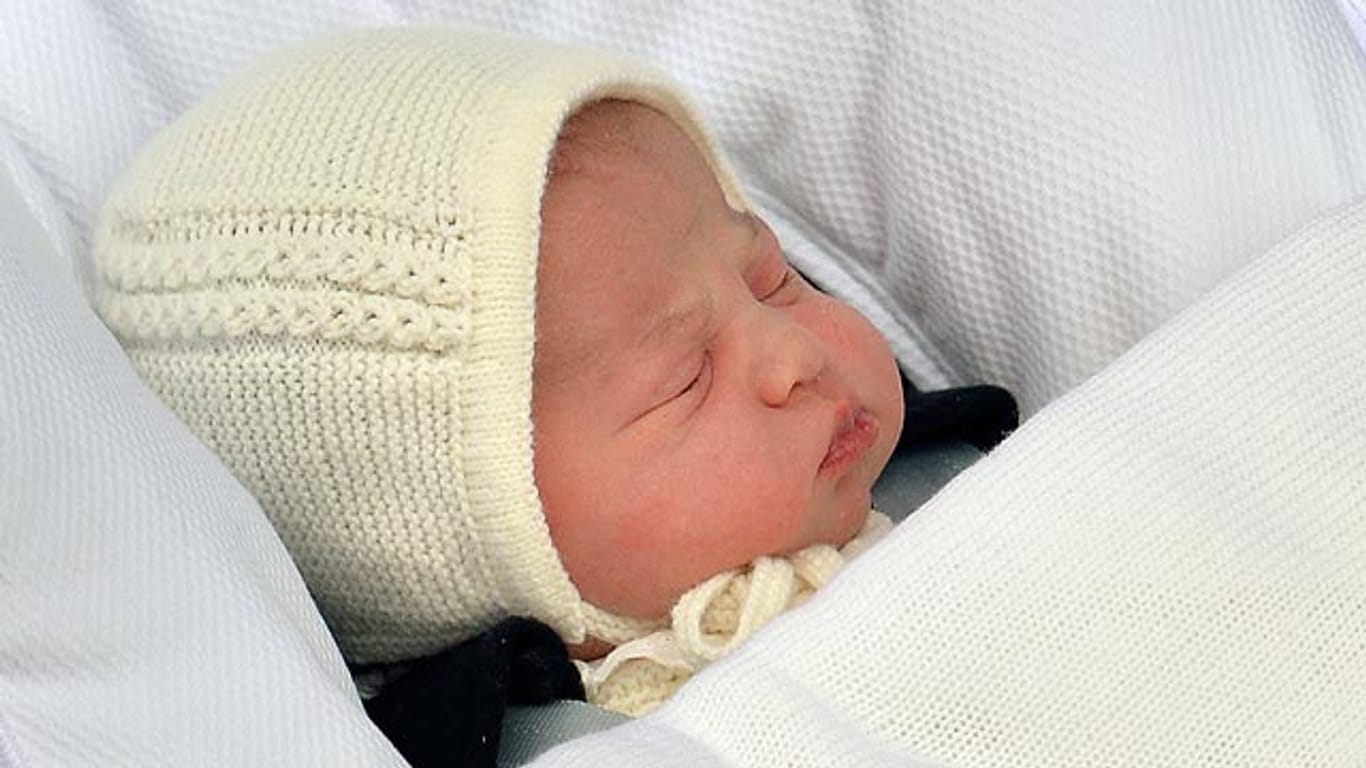 Jetzt wissen wir es also endlich: Die kleine Prinzessin heißt Charlotte Elizabeth Diana.