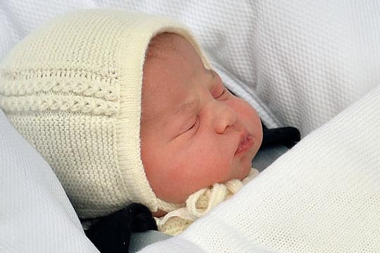 Jetzt wissen wir es also endlich: Die kleine Prinzessin heißt Charlotte Elizabeth Diana.